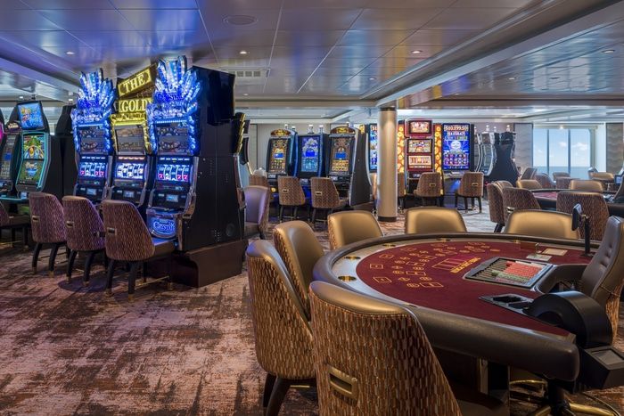 Entertainment on Norwegian Gem